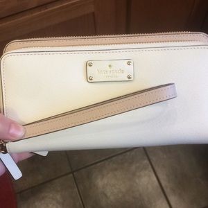SOLD  🌸NWT🌸 kate spade Anita wristlet